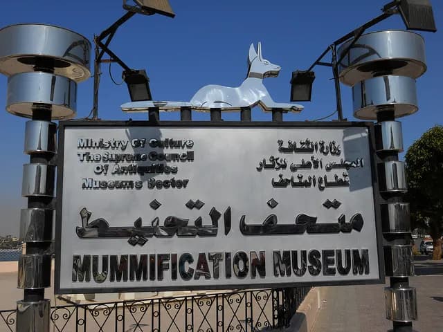 Tour to Luxor Museum and Mummification Museum thumbnail 1