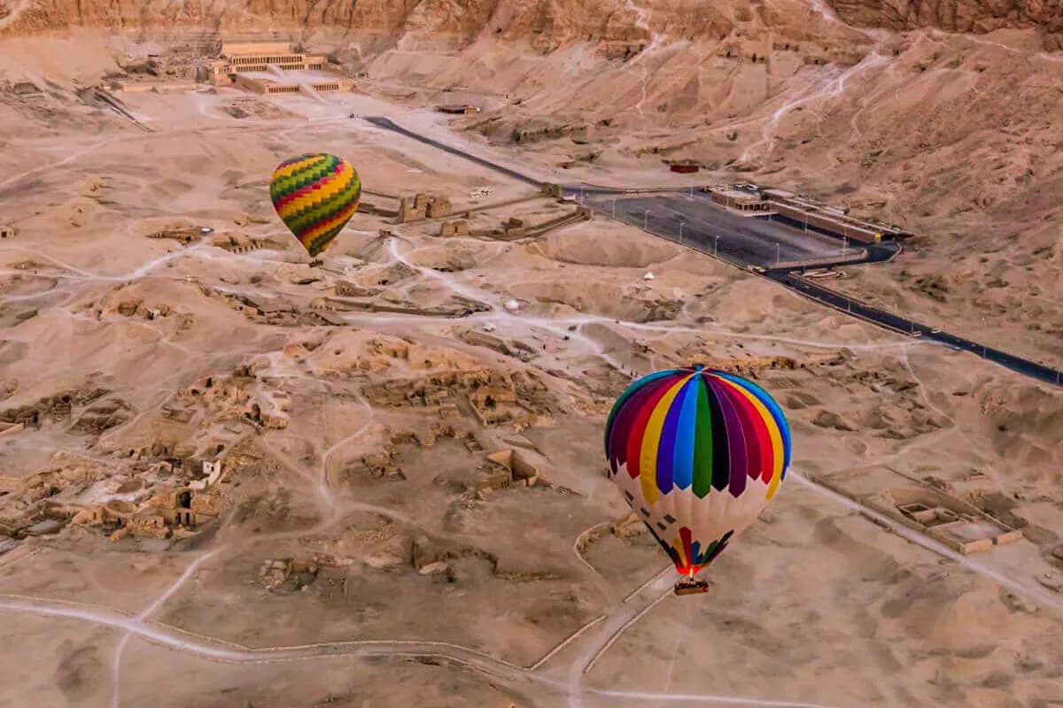 Hot Air Balloon Ride over Luxor thumbnail 3