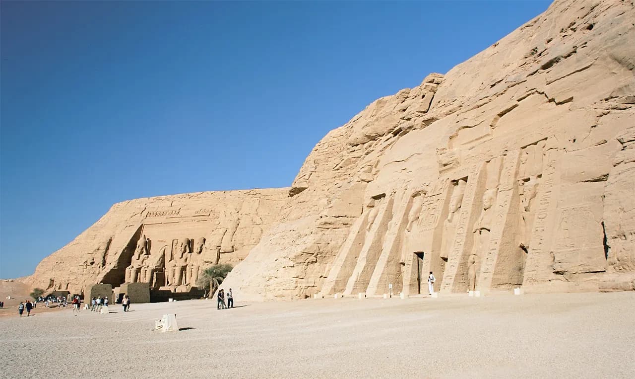 Trip To Abu Simbel from Aswan by Flight thumbnail 1