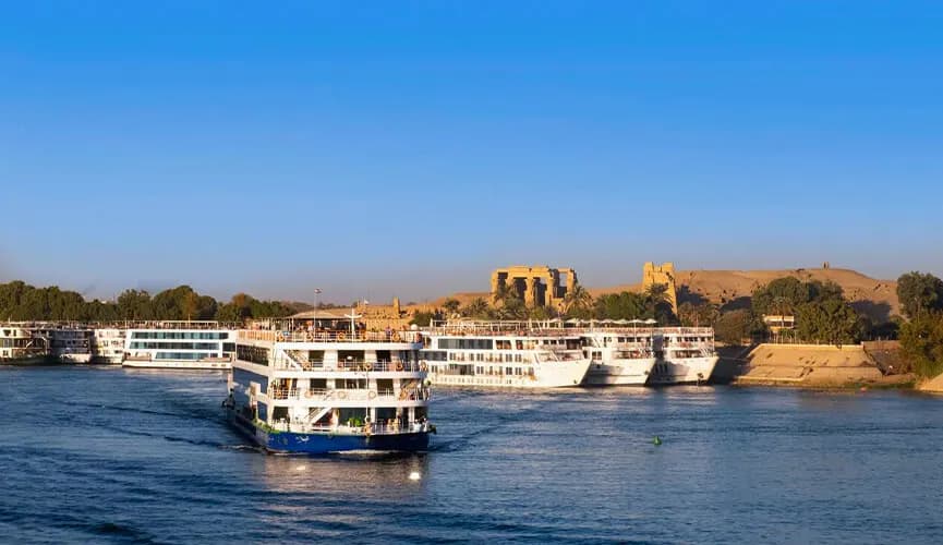 Nile Cruise vs Land Tour: Which is Better for you?
