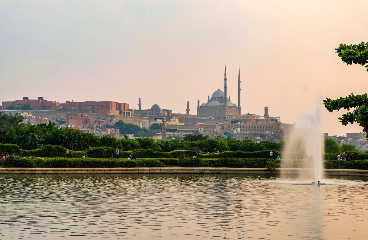 Stopover Tour to Giza Pyramids, Egyptian Museum & Bazaar 3