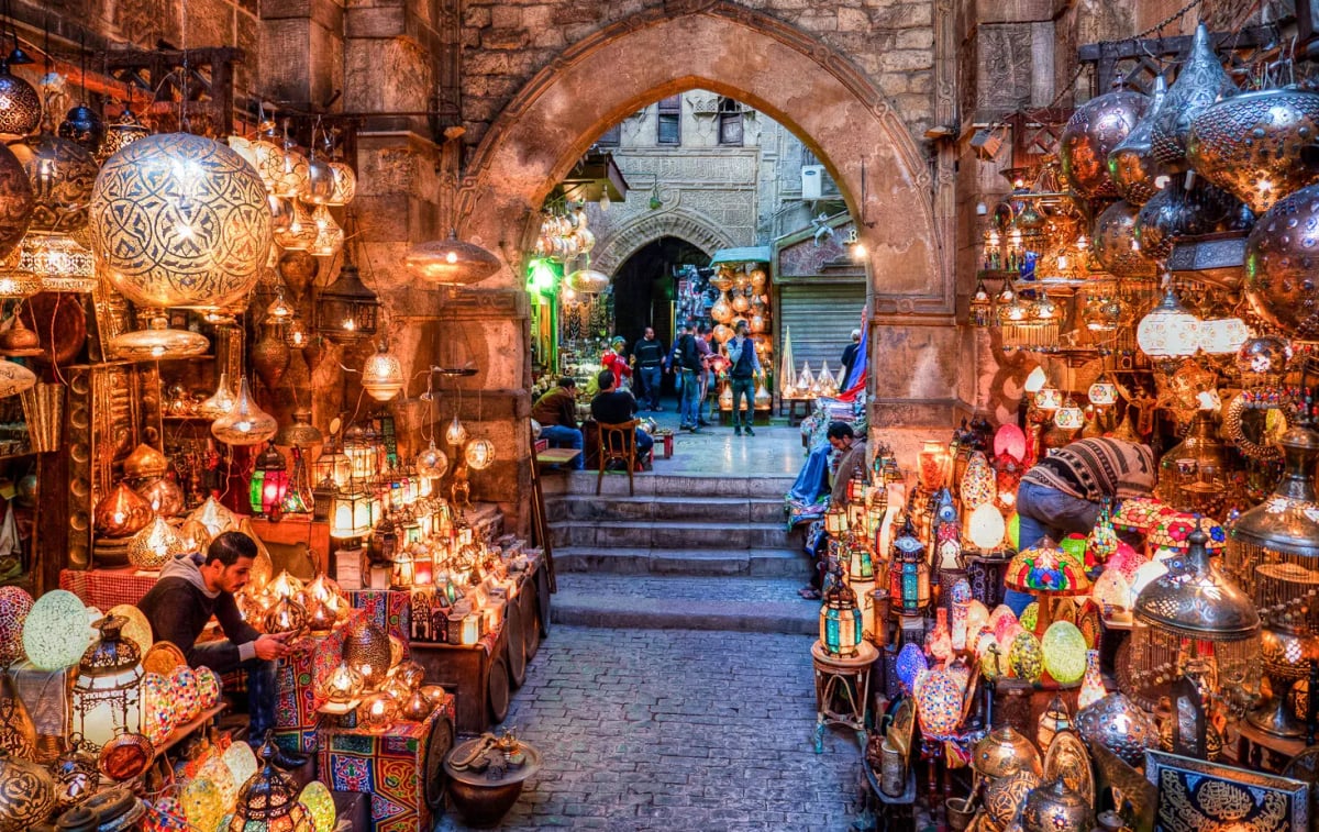 Stopover Tour to Giza Pyramids, Egyptian Museum & Bazaar 4