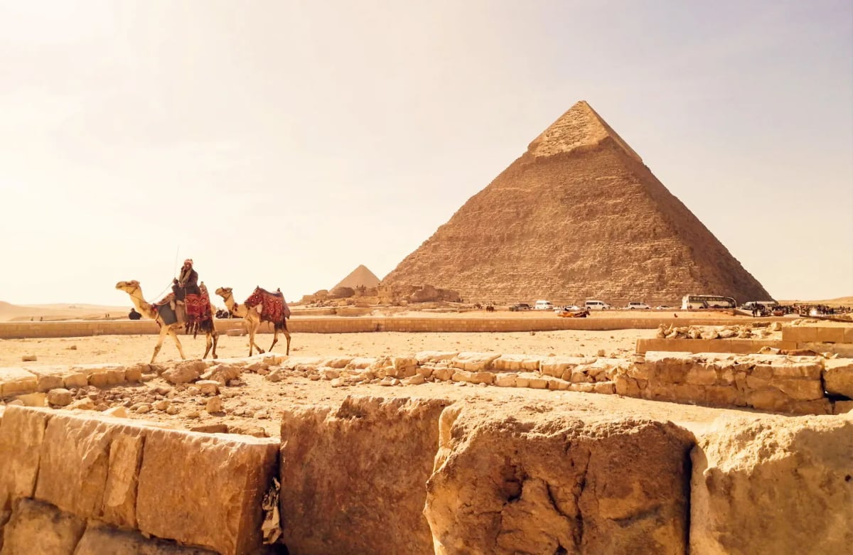 Private Layover Tour to Pyramids of Giza & Sphinx 4
