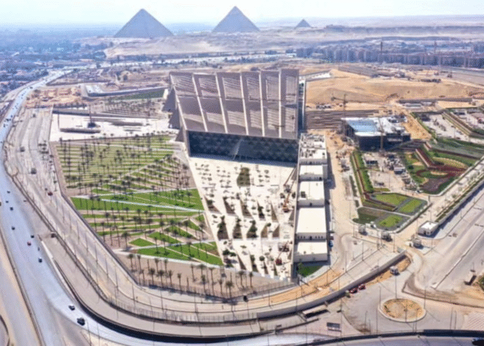 the grand egyptian museum tourist walkway